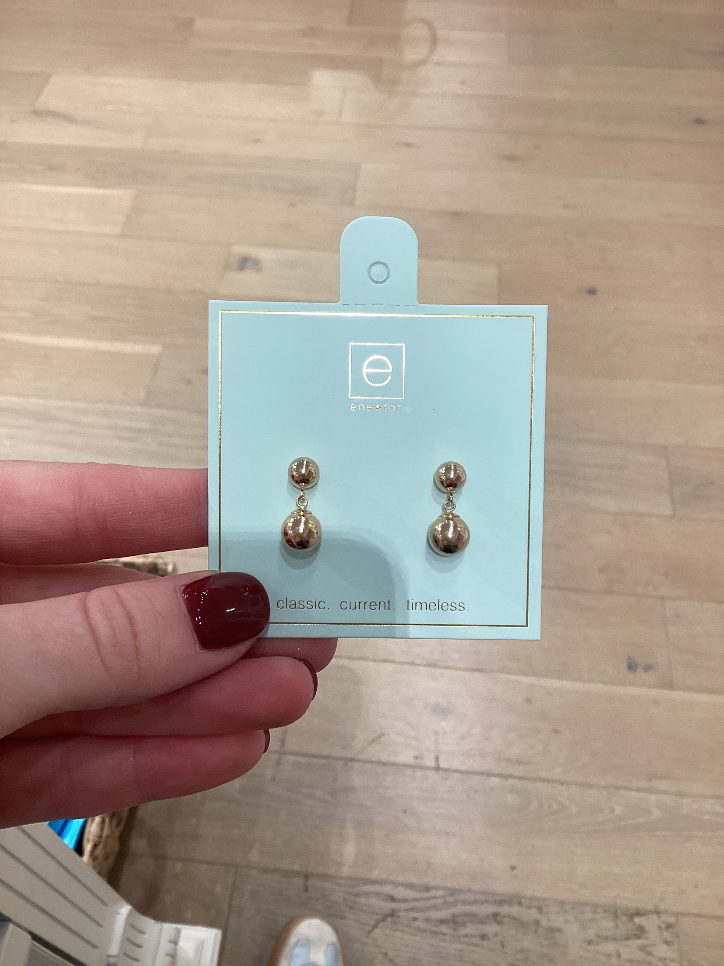 Classic 8mm ball drop stud gold